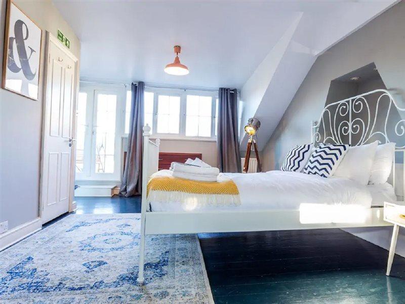 Riverside 6 Bedroom Escape Cambridge