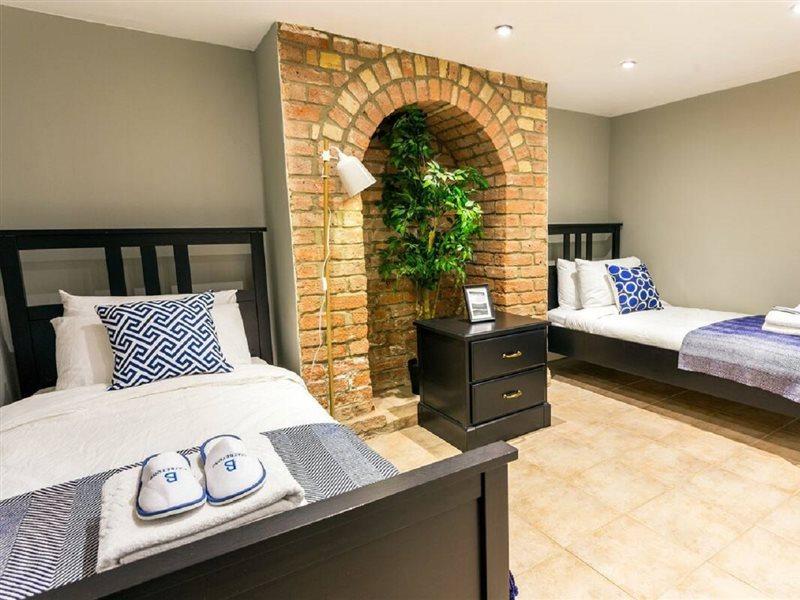 Apartamento Riverside 6 Bedroom Escape